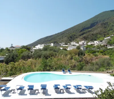 Hotel Da Franco Relax and Pool Hotel dekat Carlo Hauner Azienda Agricola