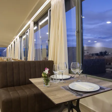V Hotel Delphi
