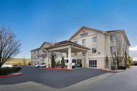 Comfort Inn & Suites Airport Convention Center