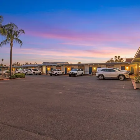 Plainsman Motel