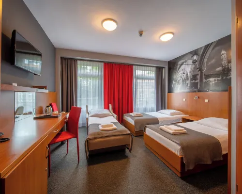 Hotel Alexander Hotels near Nova Gallery
