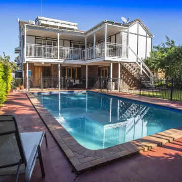 Ainslie Manor Guest House