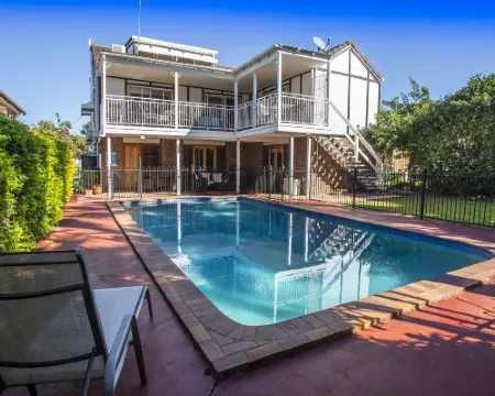 Ainslie Manor Guest House Hotels in Redcliffe