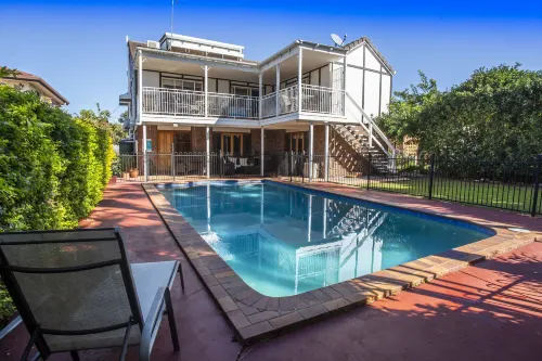 Ainslie Manor Bed and Breakfast Hotels in Redcliffe