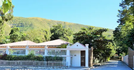 Le Village d'Ennery Отели в г. Енри