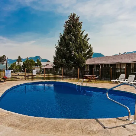 Coyote Mountain Lodge