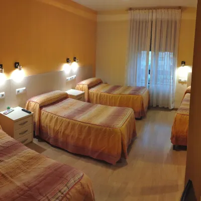 Hostal Hispanico I Hotels near Salamanca Train Station