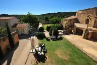 Domaine des Escaunes Hotel a Montfrin