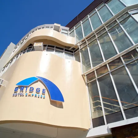 Bridge Hotel Express Отели рядом с достопримечательностью «Парк Гастон»