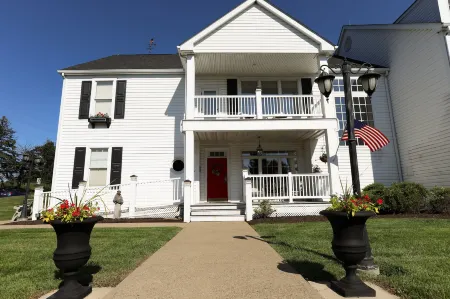 Oakmont Inn Отели рядом с достопримечательностью «Fox Chapel Golf Club»