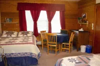 Crandell Mountain Lodge Hotels in Waterton