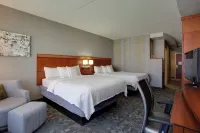 長島/法明代爾共和國機場萬怡酒店