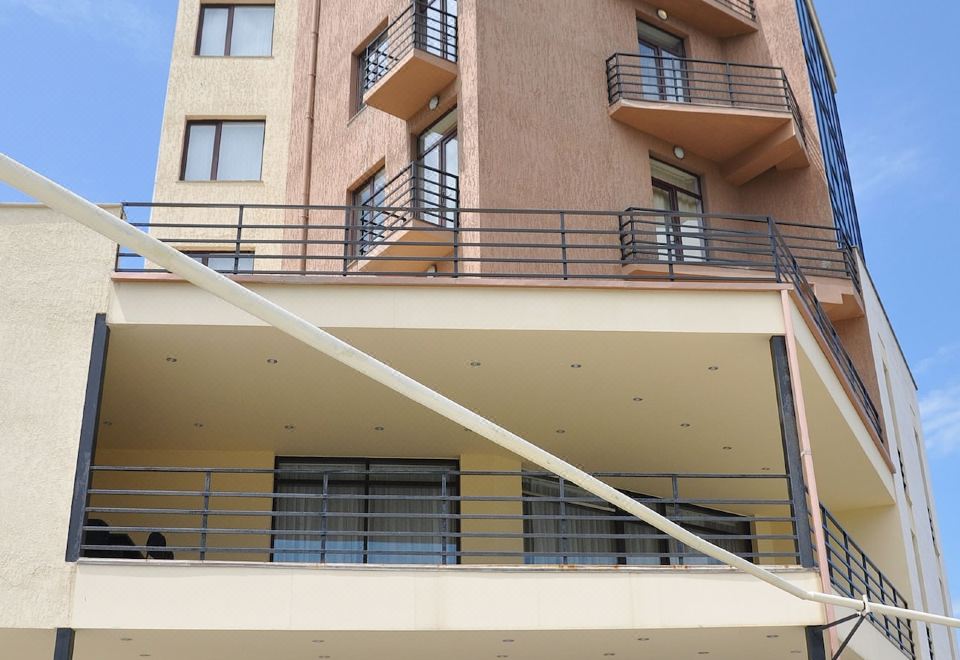 5. 호텔 샤인 팰리..