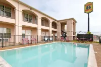 Quality Inn & Suites - parking