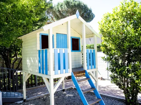 Residence Holidays Отели в г. Пьетра-Лигуре