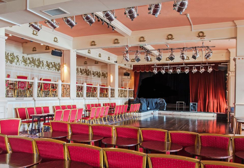 3. 더 그랜드 호텔..