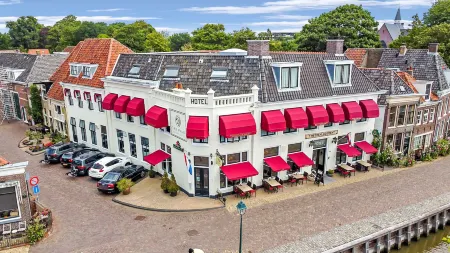 Hotel Restaurant 't Heerenlogement Отели в г. Makkum