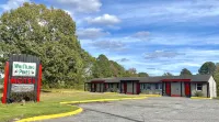 Whistling Pines Motel- Daily and Extended Stay