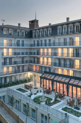 Médicis Home Puteaux Hotels in Suresnes