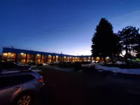 Motel West Hotels near First Street Rapids Park