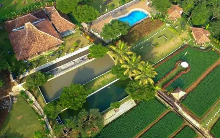 Kampung Halaman Villas Отели в г. Cijeruk