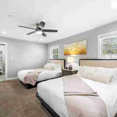 Mansion with Private Pool Bsktball Tennis Courts Rooms