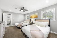 Mansion with Private Pool Bsktball Tennis Courts