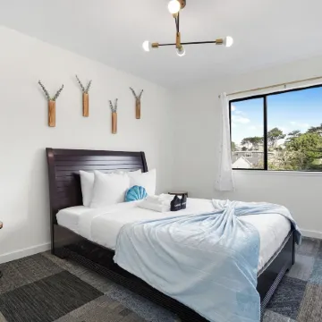 4 beds Private Unit Near BeachWalk, Golf, Trail