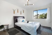 4 beds Private Unit Near BeachWalk, Golf, Trail