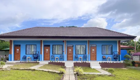 Blue Summer Suites & Restaurant Отели рядом с достопримечательностью «Royal Palms 1 Panglao Island»