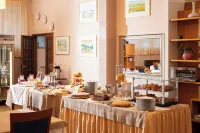Hotel Parco dei Pini - 100mt Dal Mare - sarapan
