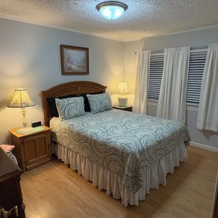Cozy Cottage - 14 Mi. S. of Indianapolis in the Greenwood/Bargersville Area