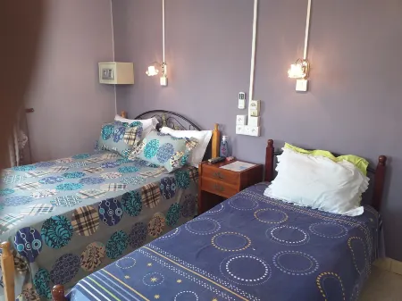 Tyvabro Guesthouse Отели рядом с достопримечательностью «Mauritius Duty Free Paradise Co Ltd.»