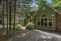 Tranquil Waterside by Avantstay Lakefront + Dock, Game Room, Views