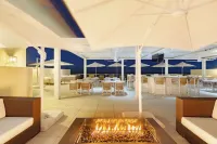 Beachfront at Windsong on the Reef