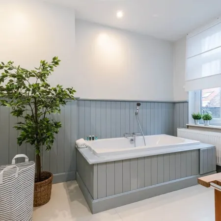 Huswell - Authentic Townhouse Near the Beach - Pets Welcome!