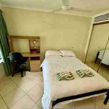 Downtown Delight 2Br Getaway with Pool Rooms