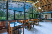Treebo River View Resort Отели в г. Канданаколли