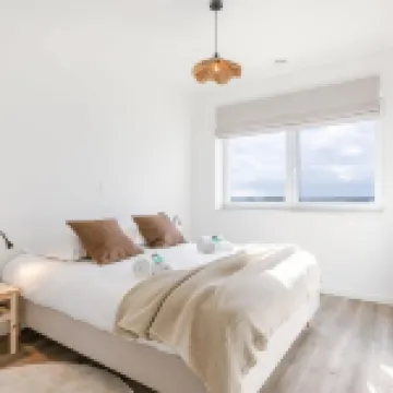 أبارتمنت ويذ فيو أوف ذا بورت أوف زيبروج