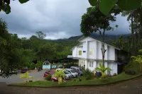 Vythiri Holiday Resorts Hotels near Kakkadampoyil.hills view vythiri