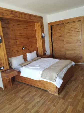 Palm Hotel Отели рядом с достопримечательностью «Chalet vert»