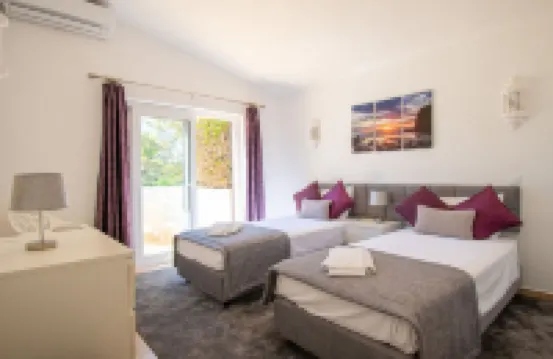 61 vdm - Superb villa on Vale do Milho with heated