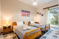 Seaside Family Haven - Avia's Spacious Getaway