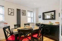 Cosy 3 Bedroom Home Next to Bicester Village!