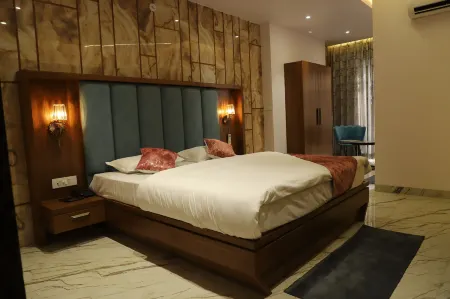 Hotel Shree Darshnam Отели рядом с достопримечательностью «Bankey Bihari mandir darshan Vrindavan»