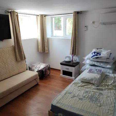 2 Bed Villa - Sleeps 7 - Private Garden - Parking
