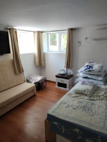 2 Bed Villa - Sleeps 7 - Private Garden - Parking Hotels in 