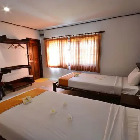 Alongkot Beach Resort Khanom