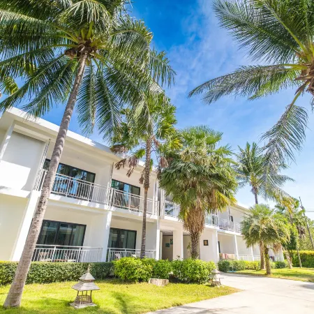 BJ Beachfront Hotel