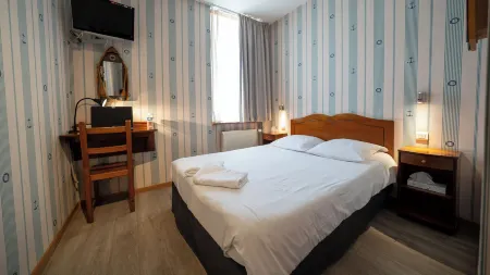 Le Relais du Canalou Отели в г. Дигуэн